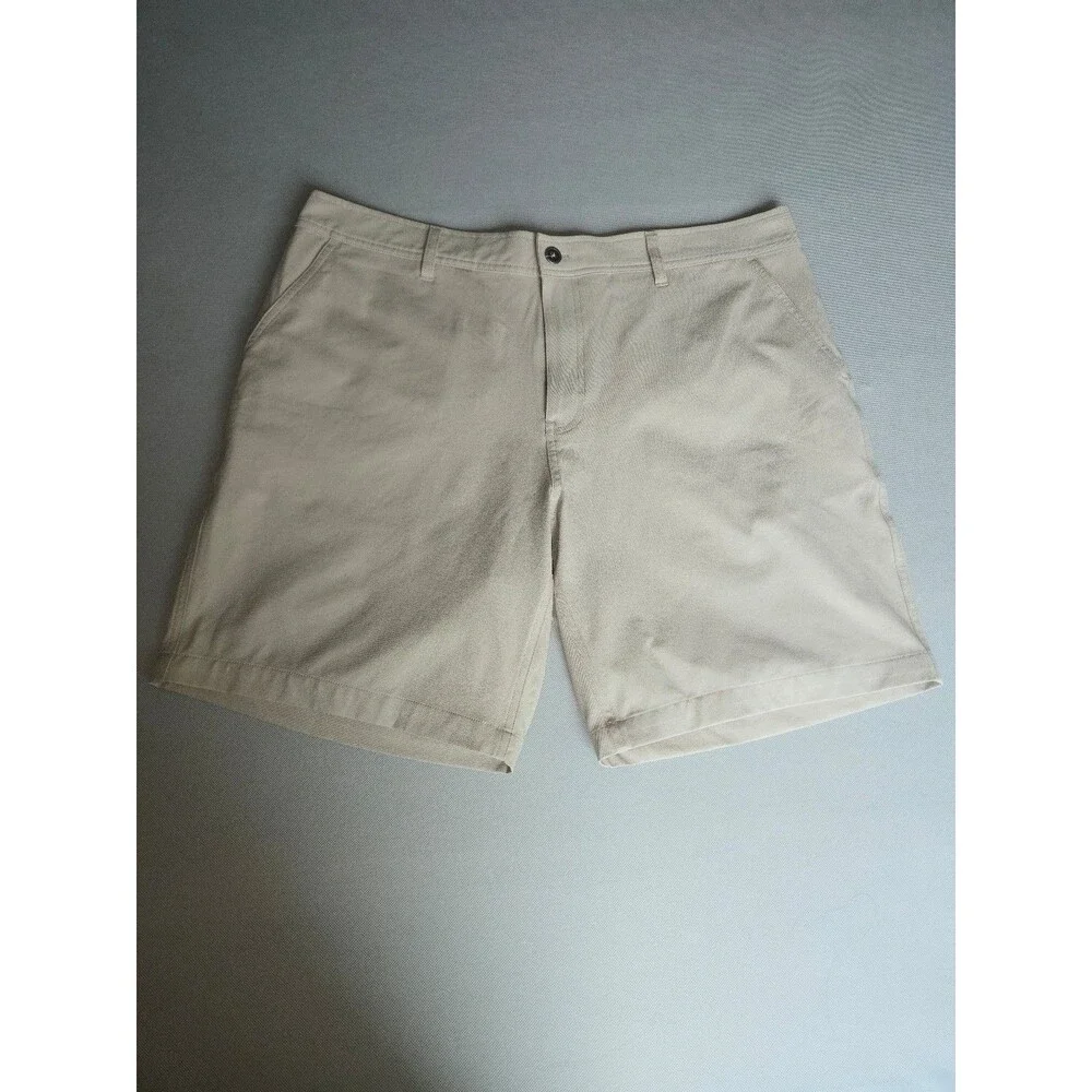 ​32 Degrees Cool Men's Beige Performance Shorts - Size 38 - Excellent Condition